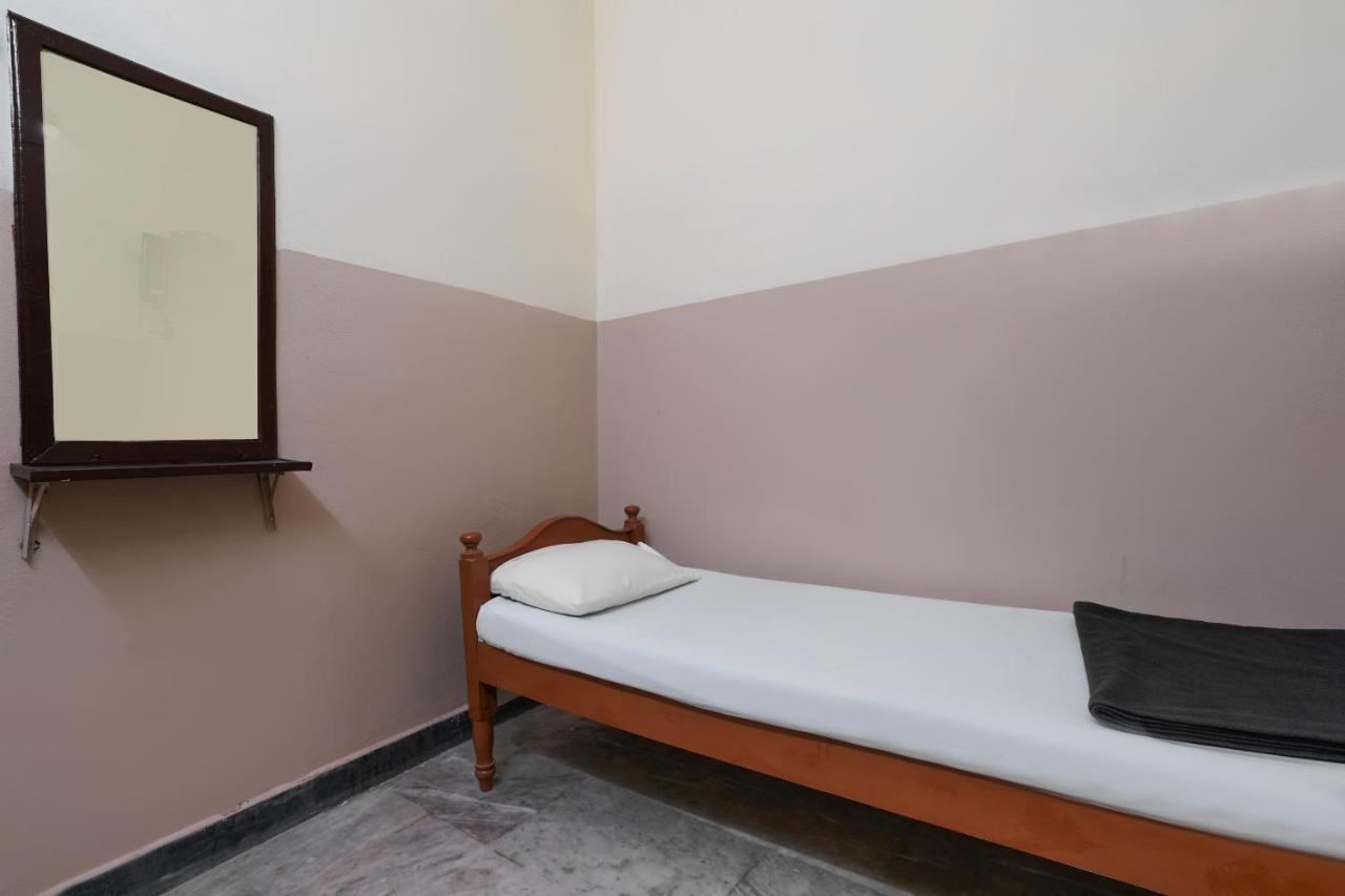 Spot On Sri Sai Lohith Lodge Near Snow World Secundurabad Esterno foto
