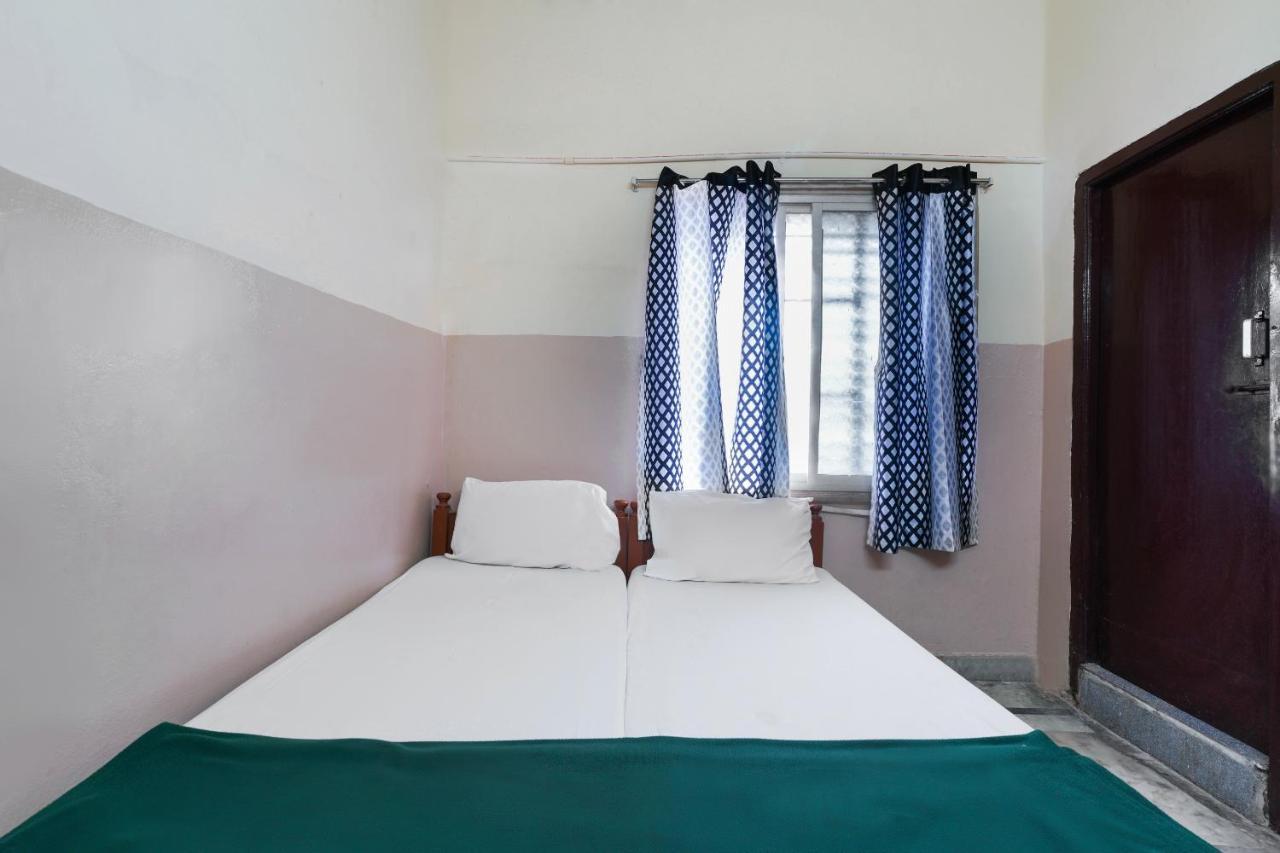 Spot On Sri Sai Lohith Lodge Near Snow World Secundurabad Esterno foto