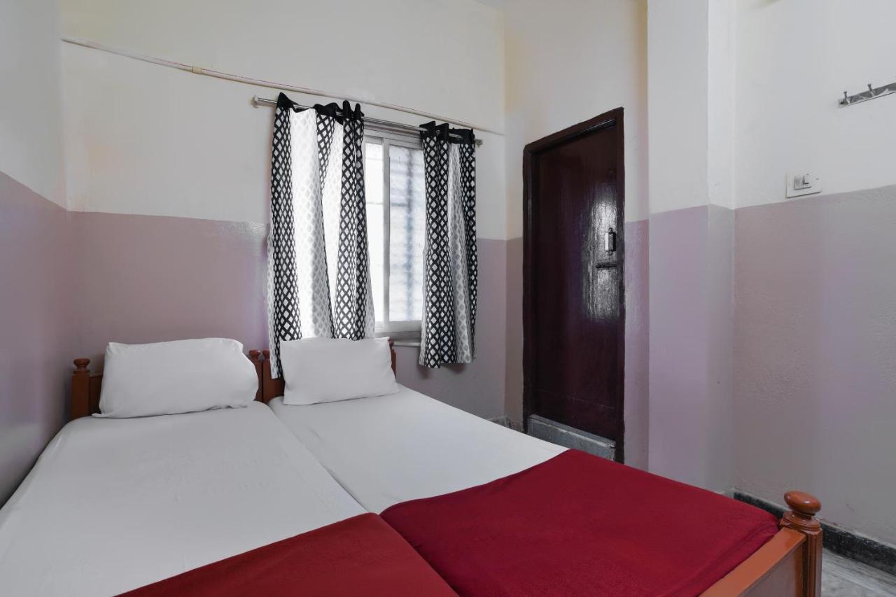Spot On Sri Sai Lohith Lodge Near Snow World Secundurabad Esterno foto